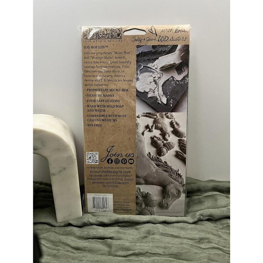 Horse and Hound Decor Mould - Iron Orchid Designs - Brand New - Picture 2 of 2